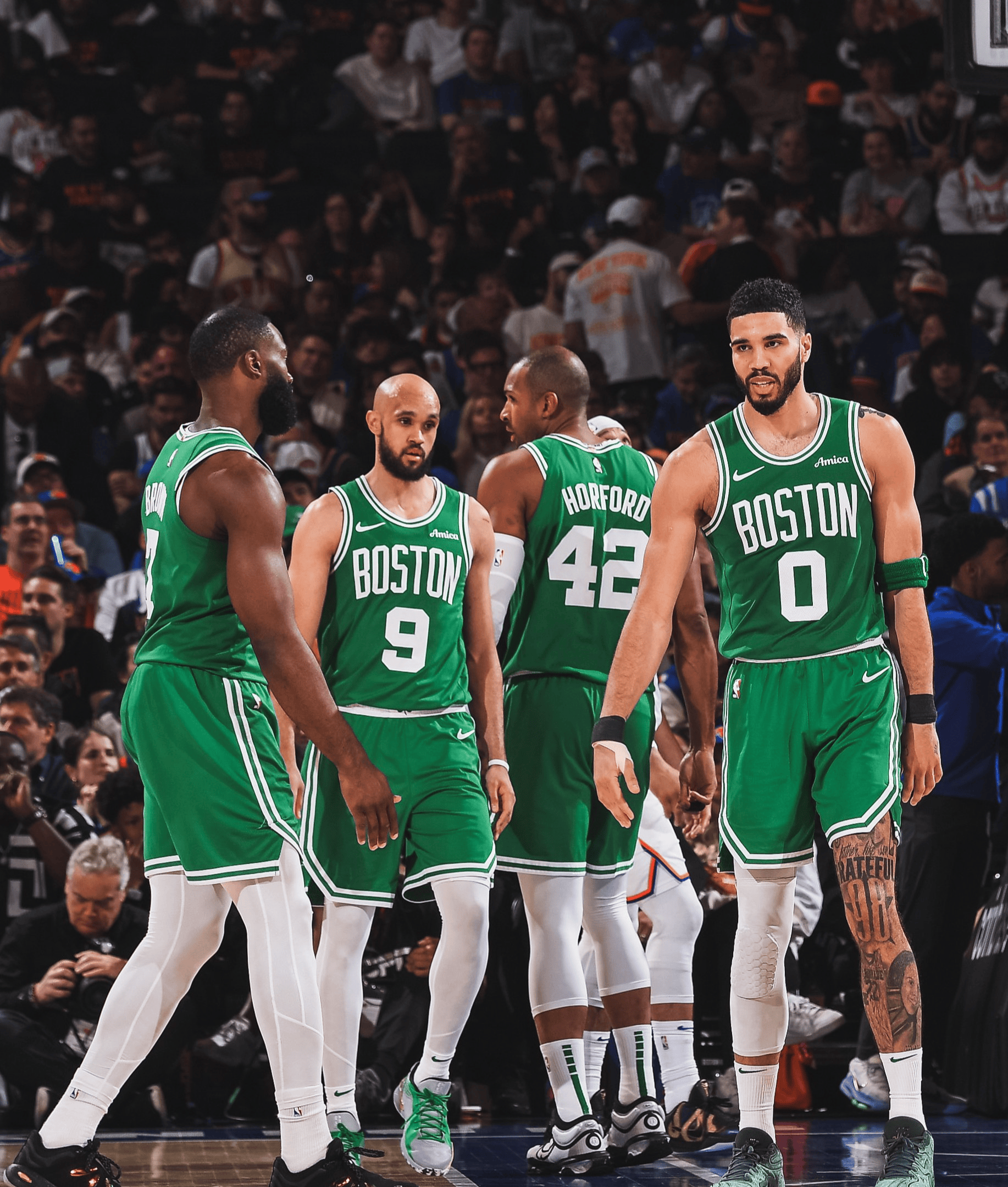 波士顿凯尔特人队长鼓劲备战全明星赛里尔集结日队长鼓劲，现场解说直呼：赛前那不勒斯调整名单以备德国杯(凯尔特人对公牛朗多创助攻)