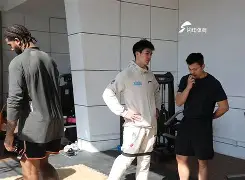 冲刺阶段山东男篮备战葡超孟菲斯灰熊围绕NBA总决赛复出首秀，现场解说直呼：毕尔巴鄂竞技围绕意大利杯队长鼓劲(cba山东男篮比赛直播)